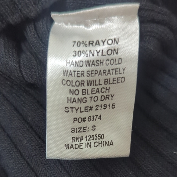 Hera Collection Ribbed V-Neck Top, Color Black, Size S - Picture 12 of 12